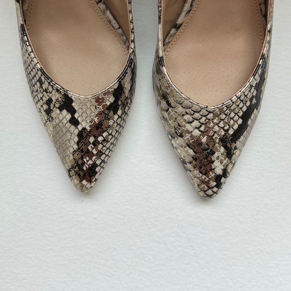 Steve Madden “Savy” Pointed Toe snake Print Block Heels in Gold | NWT (Size 7) - Picture 7 of 8